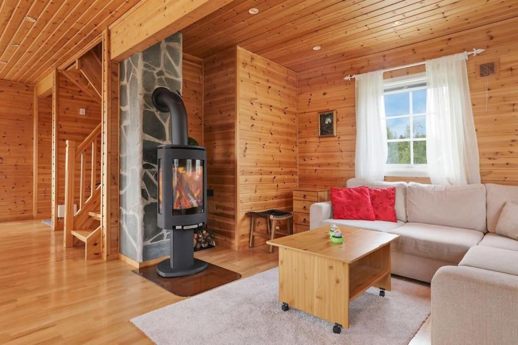 Hytte I Flott Natur Alta Exterior photo